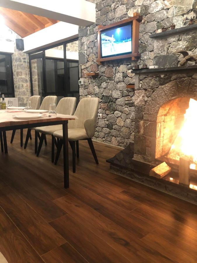 Bujtina Vrenezi Hotel Peshkopi Eksteriør billede