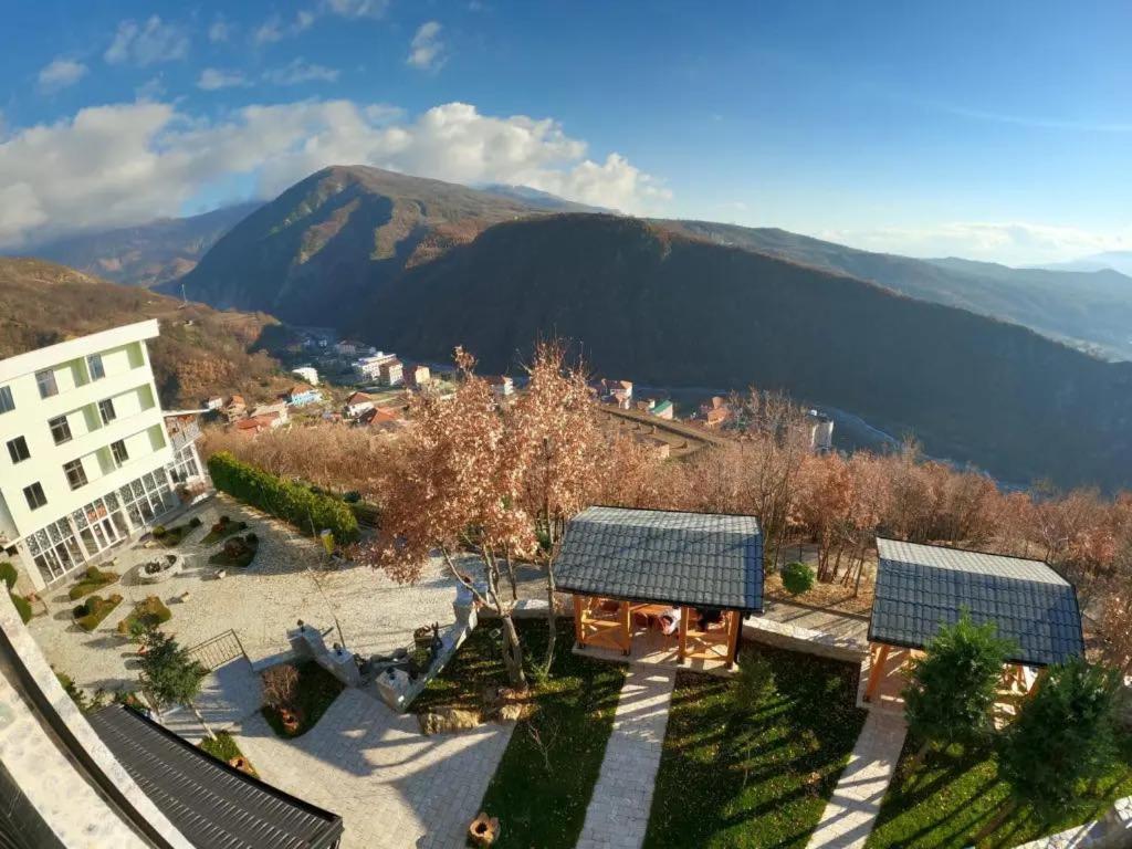 Bujtina Vrenezi Hotel Peshkopi Eksteriør billede
