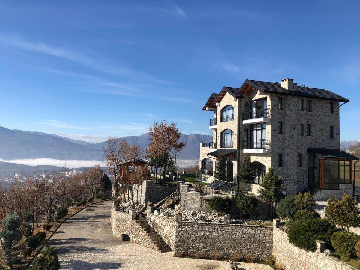 Bujtina Vrenezi Hotel Peshkopi Eksteriør billede
