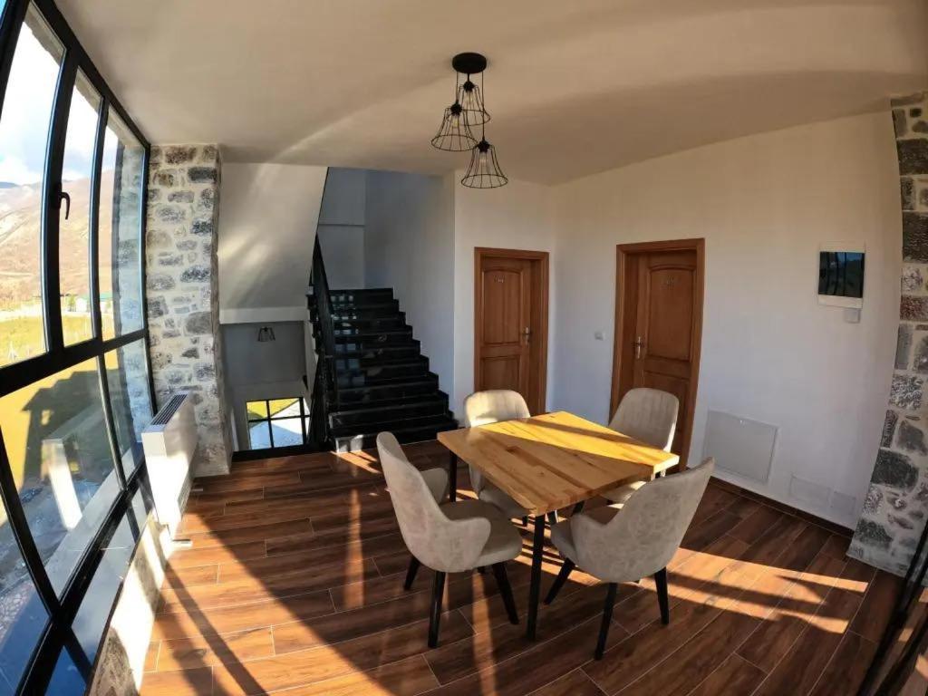 Bujtina Vrenezi Hotel Peshkopi Eksteriør billede