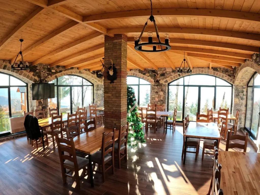 Bujtina Vrenezi Hotel Peshkopi Eksteriør billede