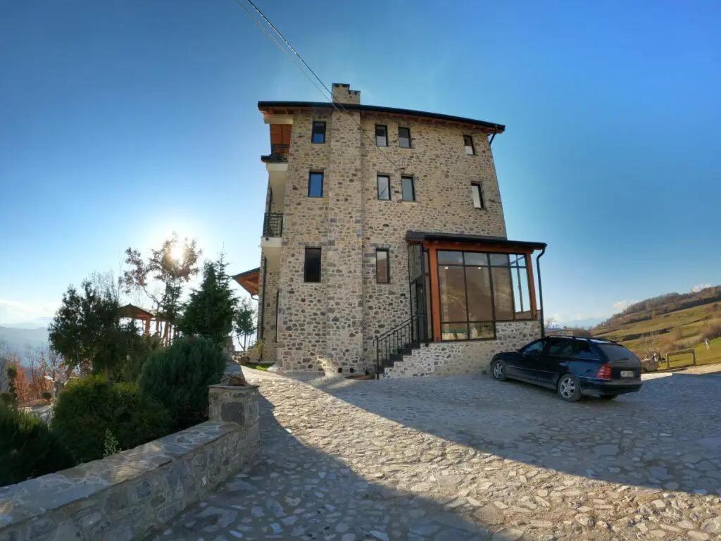 Bujtina Vrenezi Hotel Peshkopi Eksteriør billede