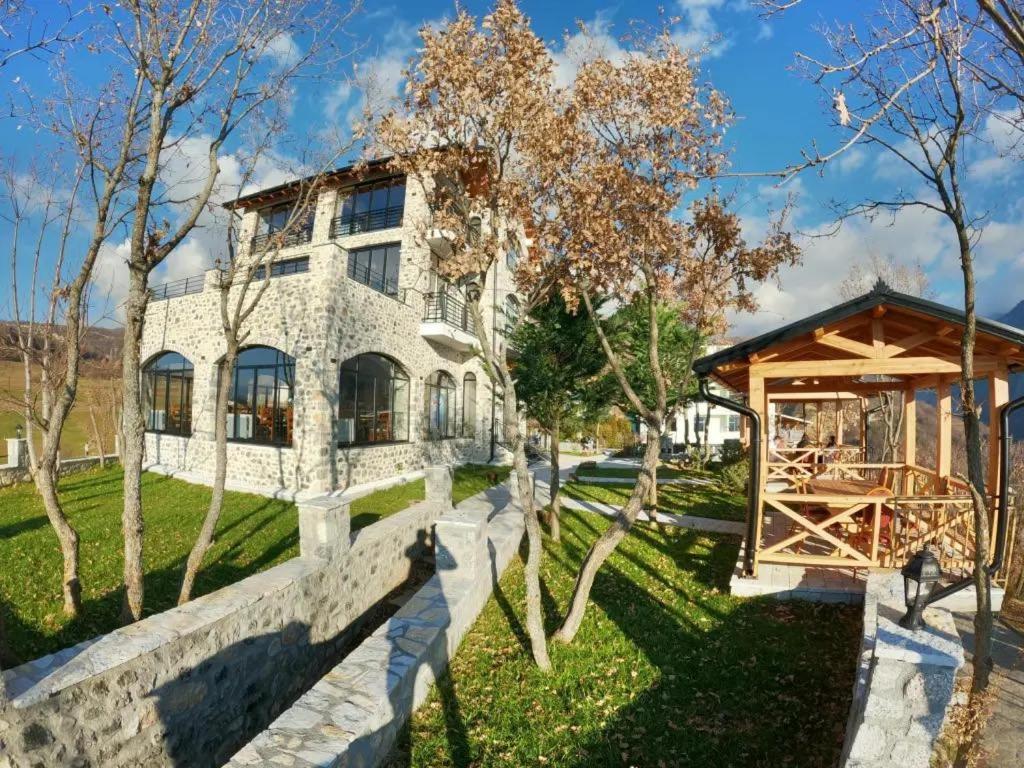 Bujtina Vrenezi Hotel Peshkopi Eksteriør billede