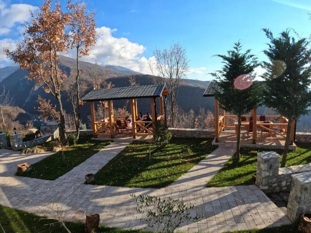 Bujtina Vrenezi Hotel Peshkopi Eksteriør billede