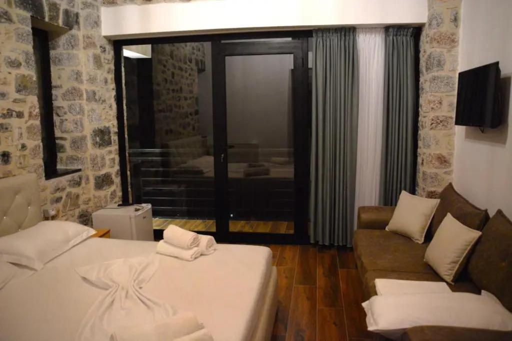 Bujtina Vrenezi Hotel Peshkopi Eksteriør billede
