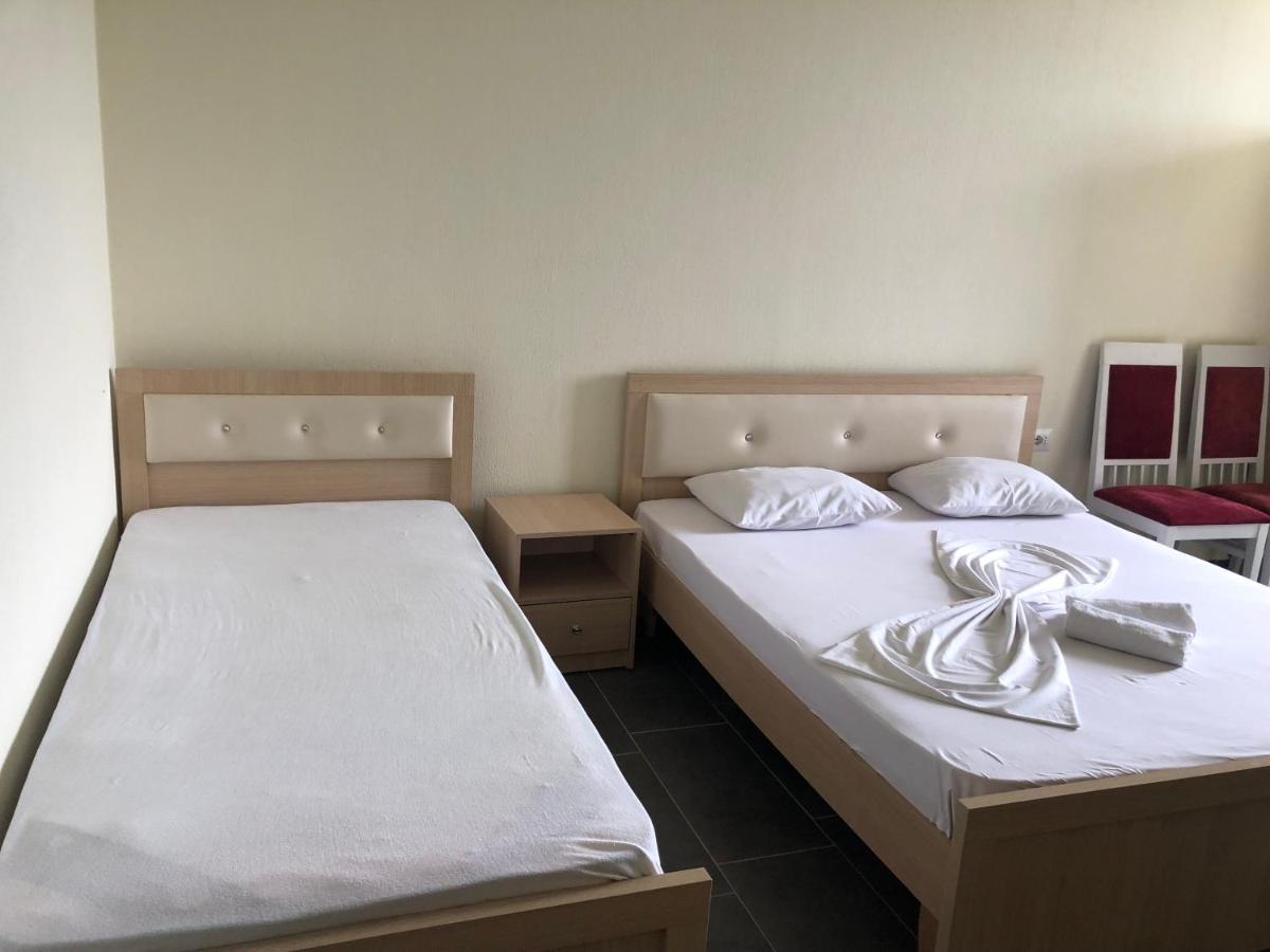 Bujtina Vrenezi Hotel Peshkopi Eksteriør billede