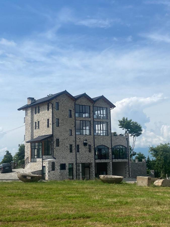 Bujtina Vrenezi Hotel Peshkopi Eksteriør billede