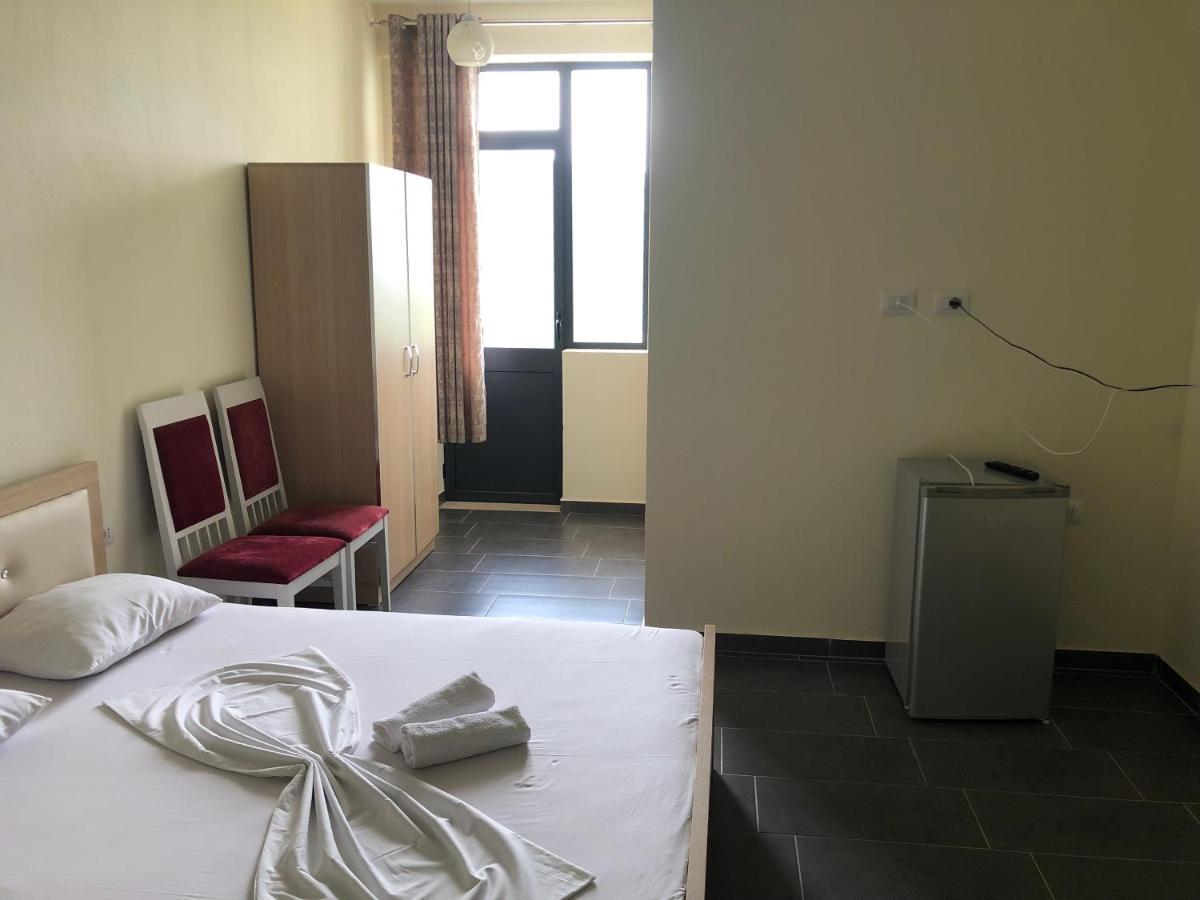 Bujtina Vrenezi Hotel Peshkopi Eksteriør billede