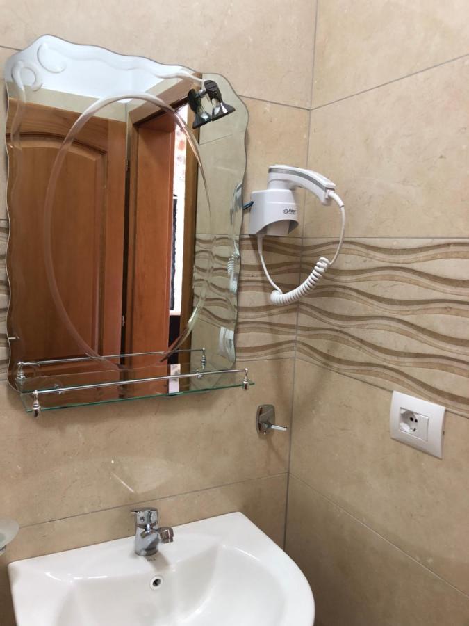 Bujtina Vrenezi Hotel Peshkopi Eksteriør billede