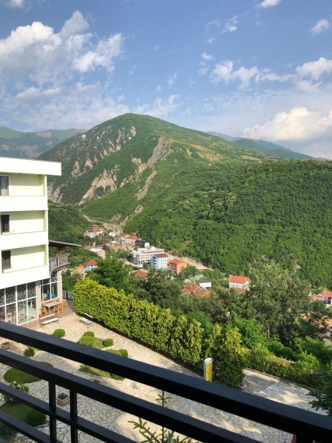 Bujtina Vrenezi Hotel Peshkopi Eksteriør billede