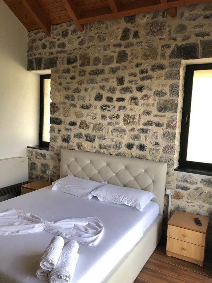 Bujtina Vrenezi Hotel Peshkopi Eksteriør billede