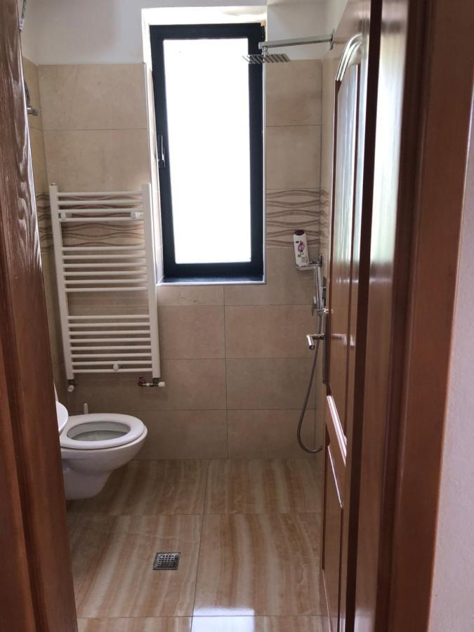 Bujtina Vrenezi Hotel Peshkopi Eksteriør billede